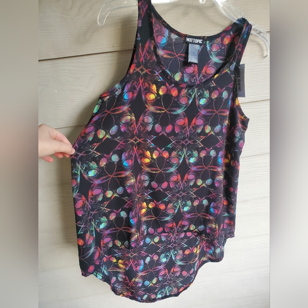 Hot Topic Trippy Graphic Multicolored Mirrored Skulls Shark-bite Hi-low Tank Top - Picture 4 of 8